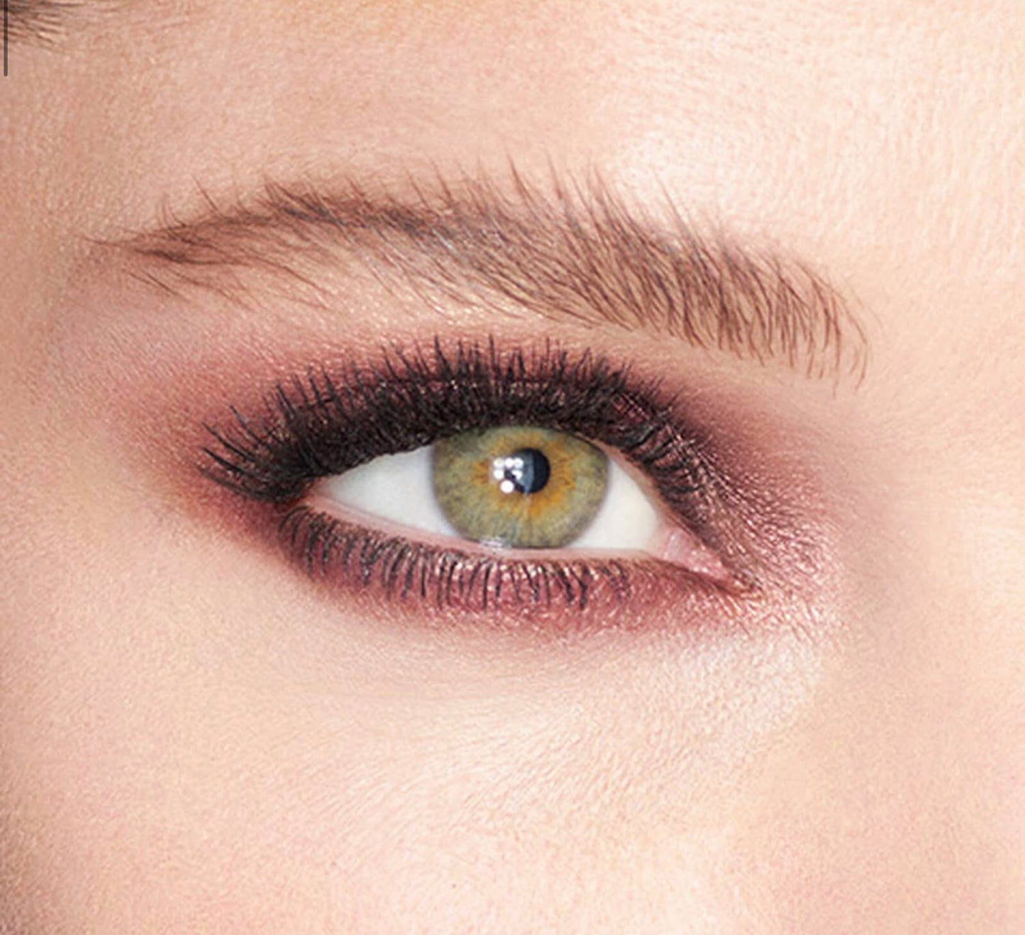 شارلوت تيلبري تتطلع إلى سحر البرونز الشوكولاتي