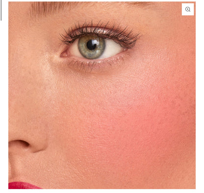 عناوين الصحف الرئيسية لباتريك تا ماجور - كريم مزدوج + أحمر خدود بودرة إنها تلك الفتاة